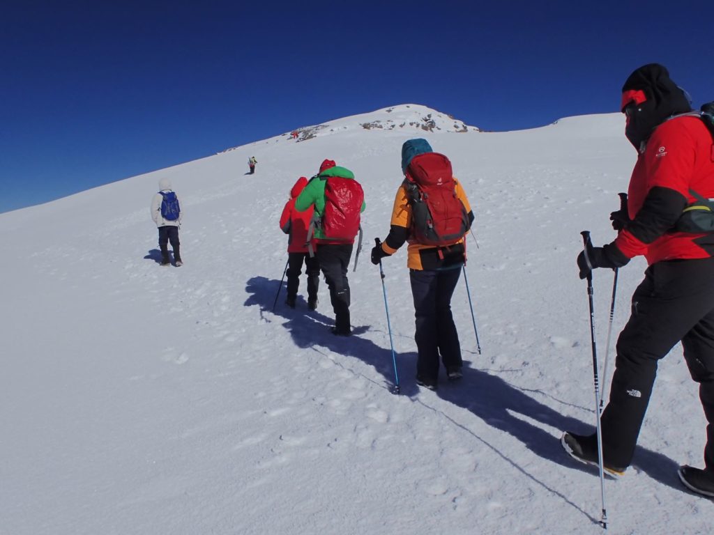 W kierunku Uhuru Peak, najwyższy wierzchołek masywu Kilimandżaro fot. Jerzy Kostrzewa