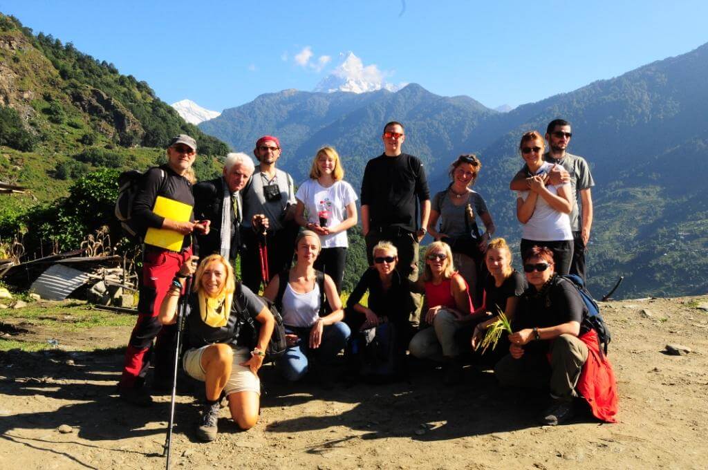 Grupa uczestników pleneru artystycznego adventure-expeditionw rejonie Annapurny