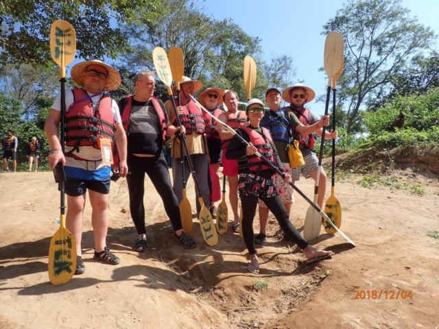 Nasza grupa adventure przed spływem rzeką Nang Song - fot. Jerzy Kostrzewa