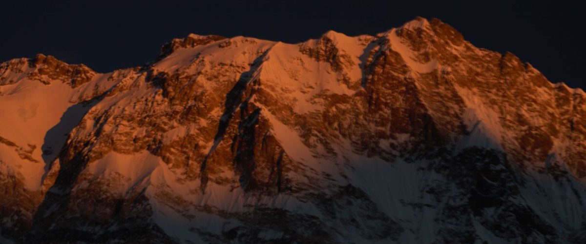 Annapurna I o wschodzie fot. Jerzy Kostrzewa