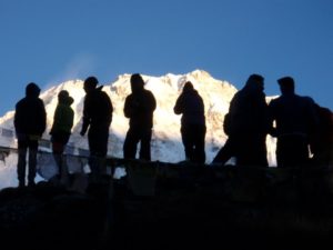 "Kultowy trekking do Sanktuarium Annapurny na wiosnę 2024 w czasie kwitnących rododendronów"