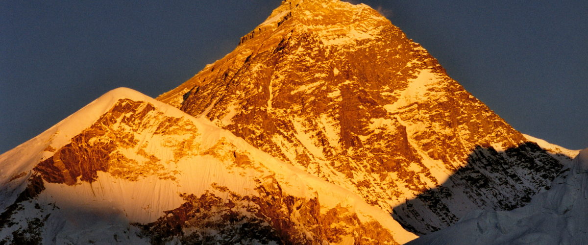 Everest o zachodzie z Kalapatar - fot. Jerzy Kostrzewa