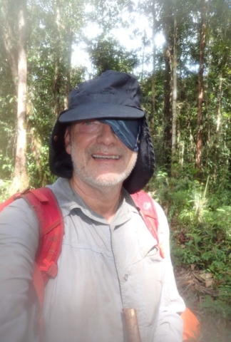 W lesie Papui Zachodniej, czasami ozy wysiadają, na zdjęciu Jerzy Kostrzewa
